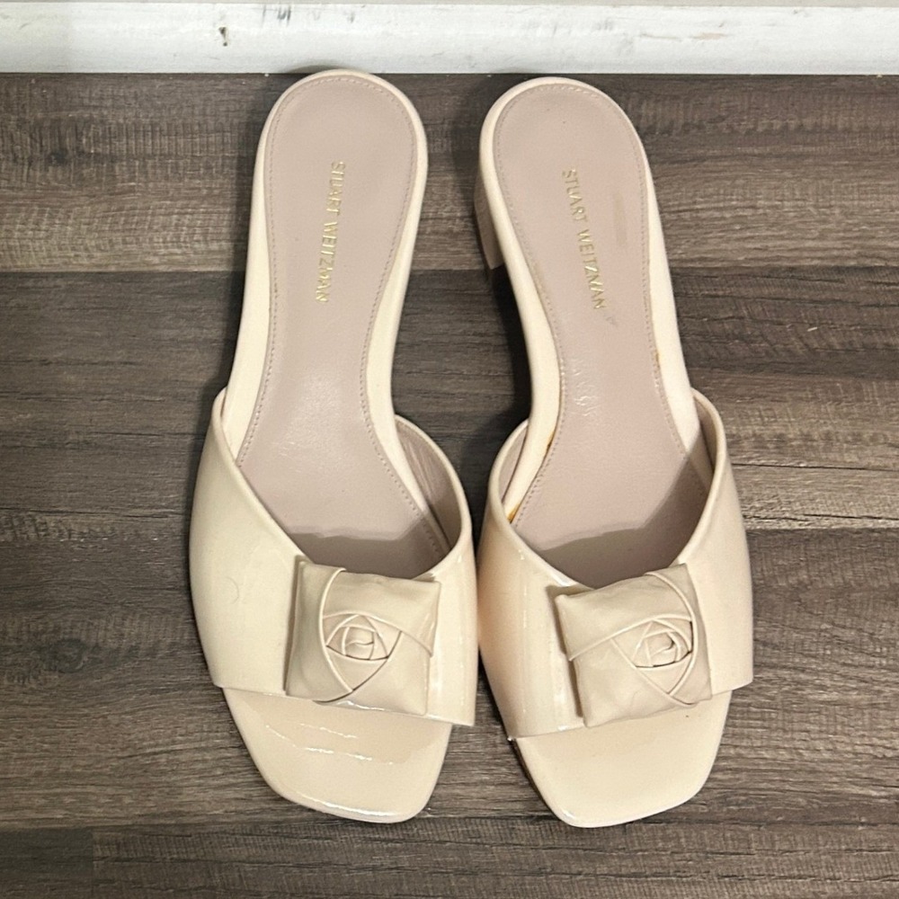 Stuart Weitzman Slide Sandals Women 7.5 Beige Rosette Patent Leather Coquette - Picture 12 of 12
